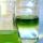 Contenitori laboratorio chimico con liquido verde